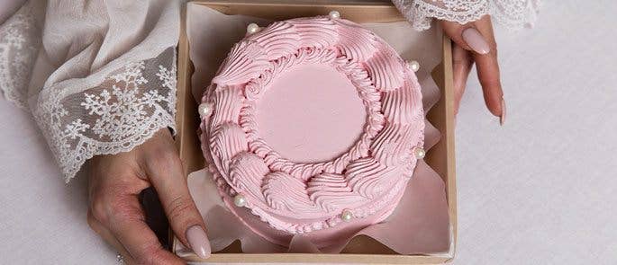 Packaging cake